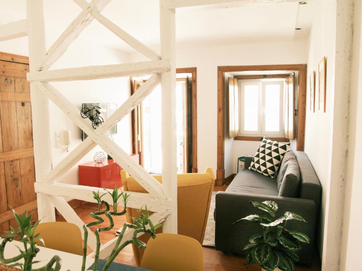Typical Portuguese Apartment In Sao Bento Lisbon Bagian luar foto