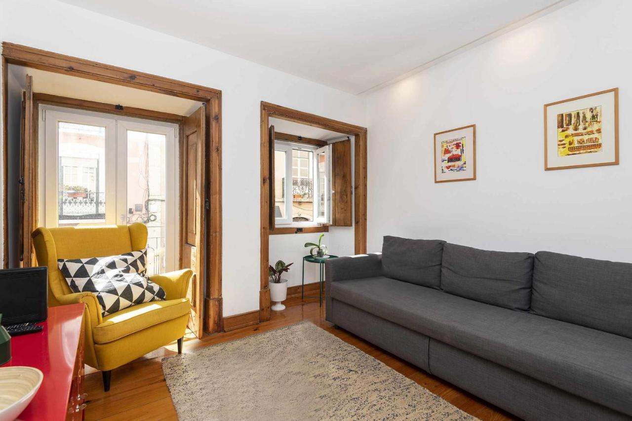 Typical Portuguese Apartment In Sao Bento Lisbon Bagian luar foto