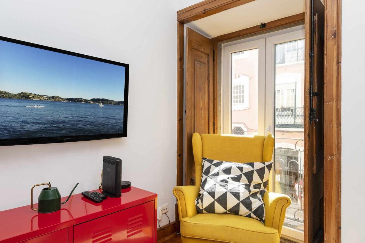 Typical Portuguese Apartment In Sao Bento Lisbon Bagian luar foto