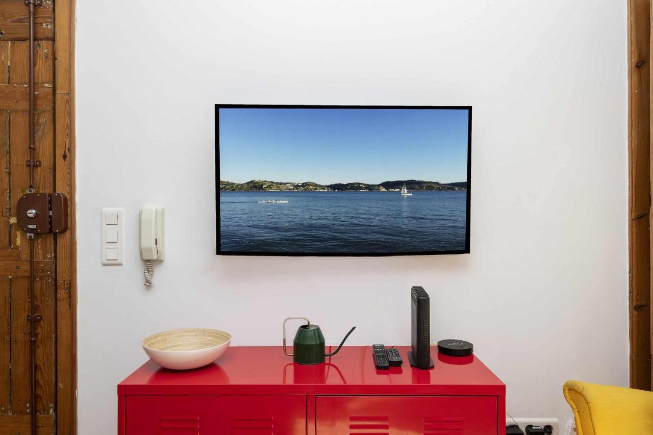 Typical Portuguese Apartment In Sao Bento Lisbon Bagian luar foto