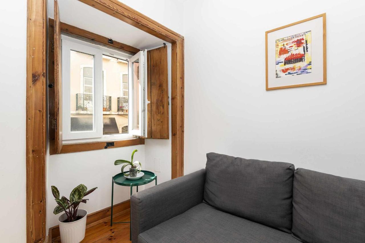 Typical Portuguese Apartment In Sao Bento Lisbon Bagian luar foto