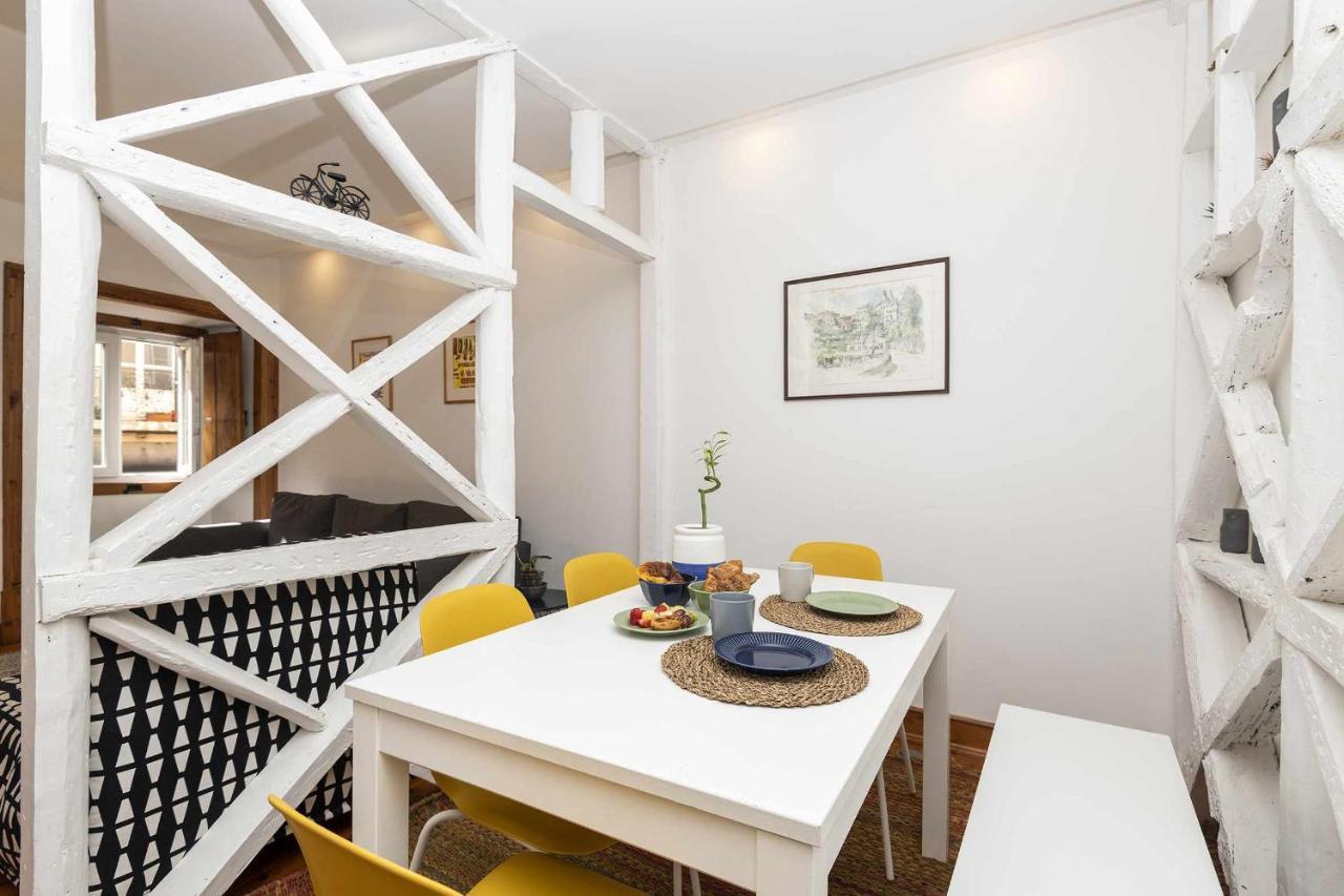 Typical Portuguese Apartment In Sao Bento Lisbon Bagian luar foto