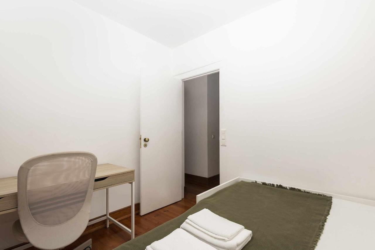 Typical Portuguese Apartment In Sao Bento Lisbon Bagian luar foto