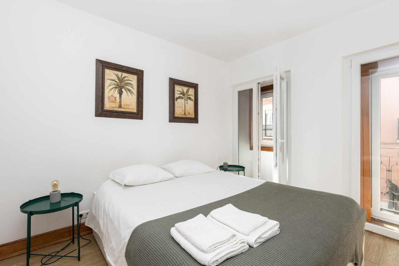 Typical Portuguese Apartment In Sao Bento Lisbon Bagian luar foto