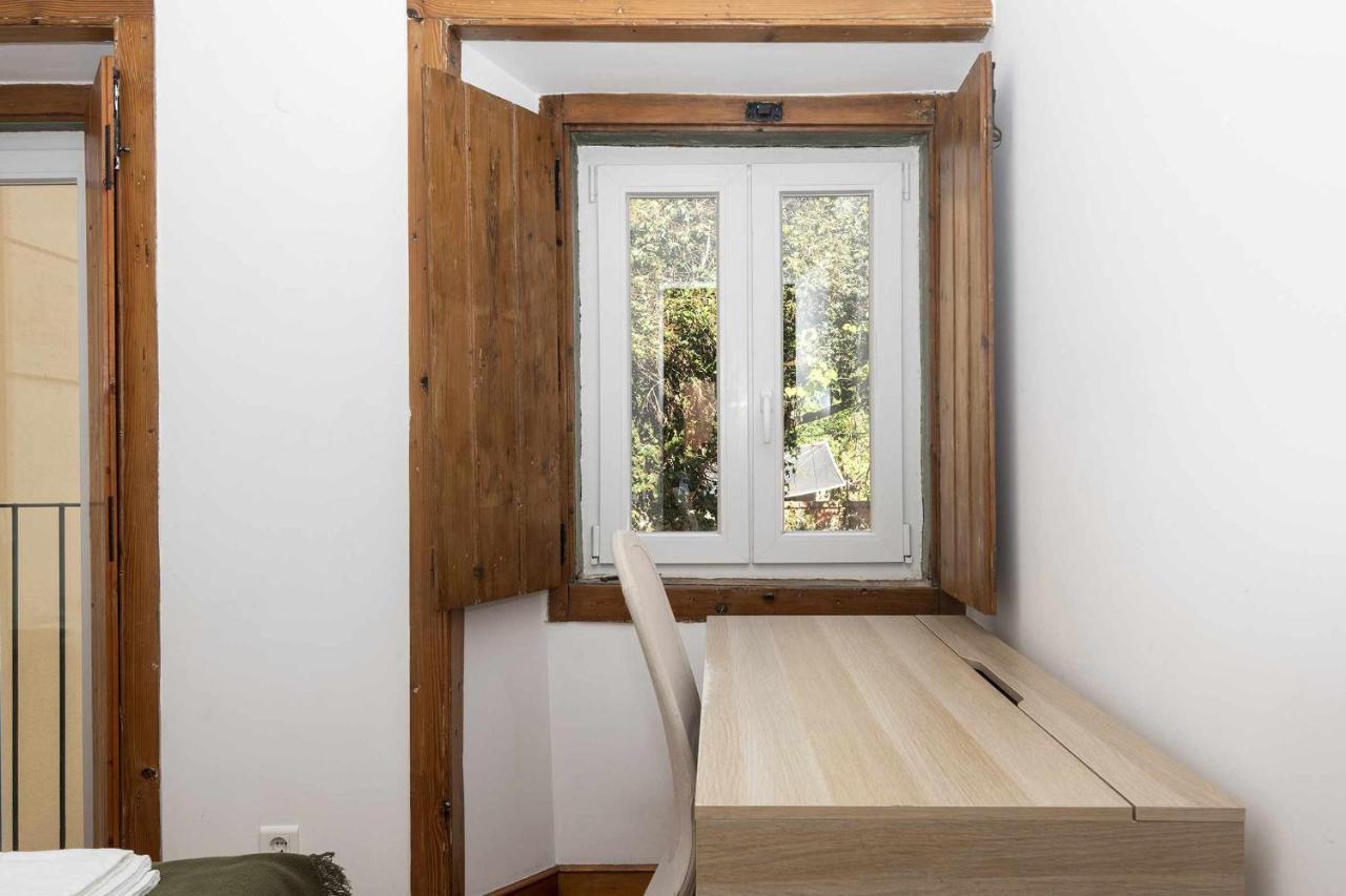 Typical Portuguese Apartment In Sao Bento Lisbon Bagian luar foto