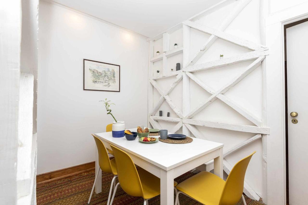 Typical Portuguese Apartment In Sao Bento Lisbon Bagian luar foto