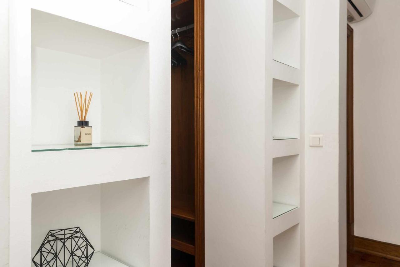 Typical Portuguese Apartment In Sao Bento Lisbon Bagian luar foto