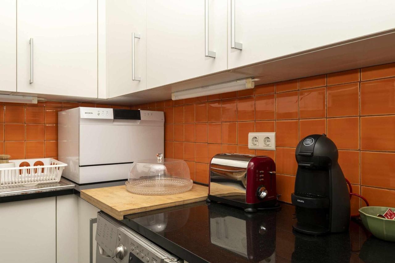 Typical Portuguese Apartment In Sao Bento Lisbon Bagian luar foto